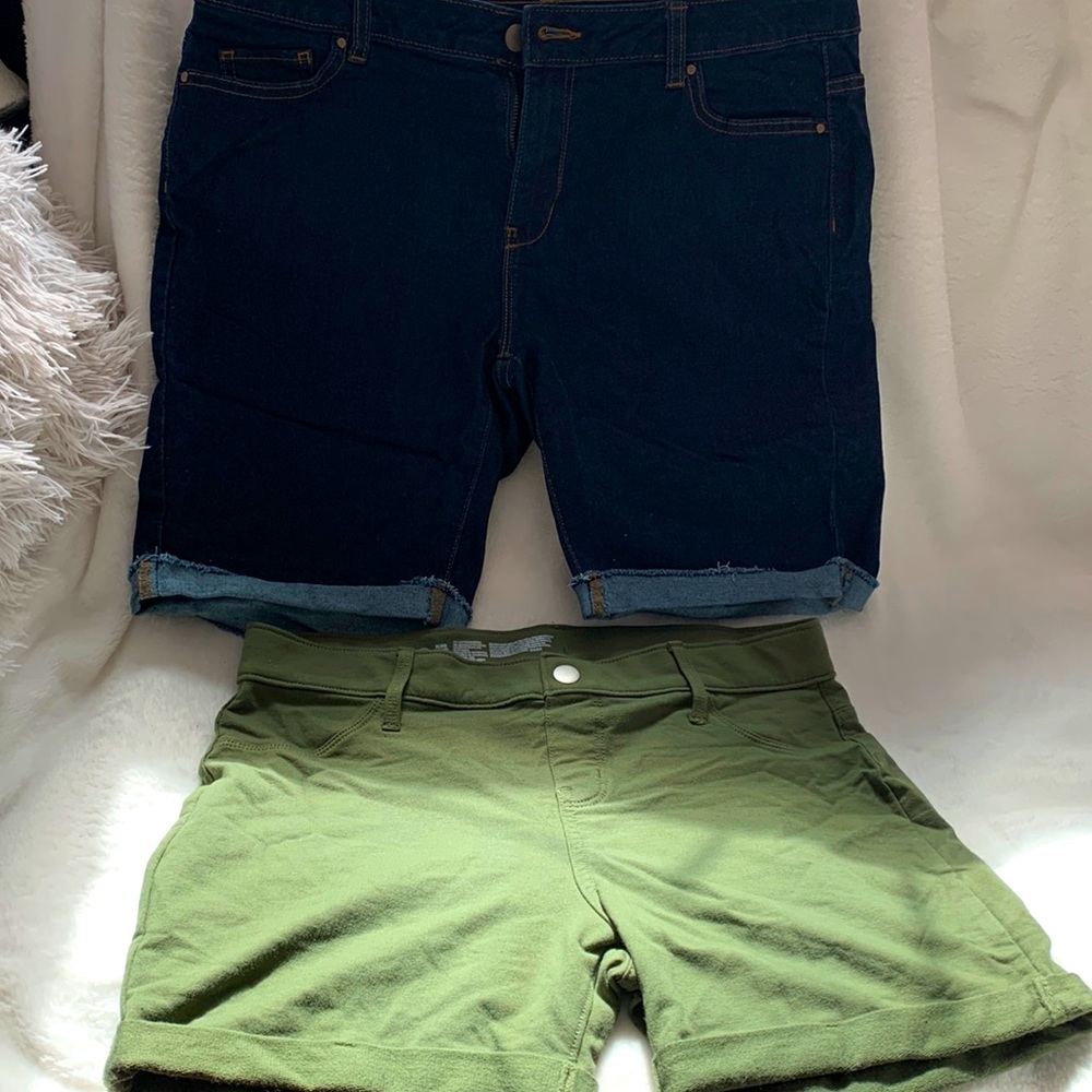Girls junior shorts- 14-16 plus with adjustable elastic waist.